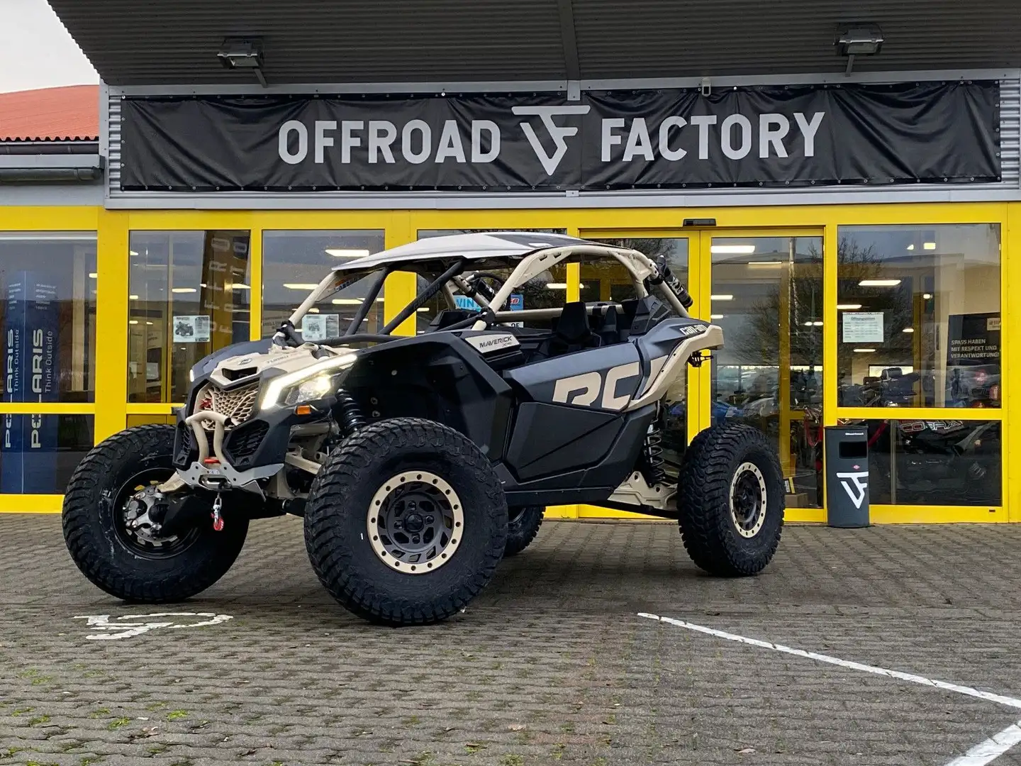 Can-Am Maverick XRC Turbo RR DESERT TAN Nur noch 1 Stk Fekete - 1