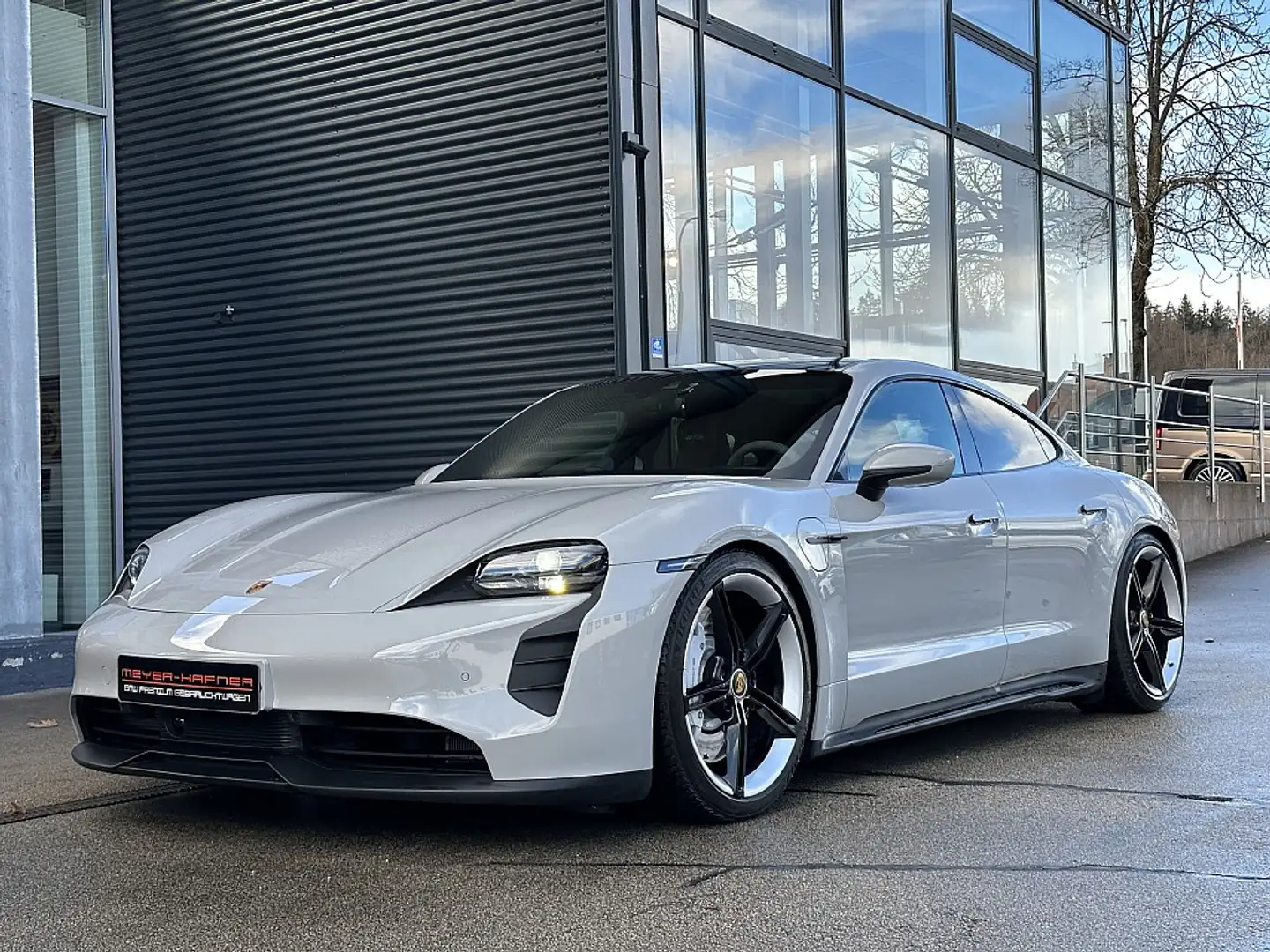 Porsche Taycan GTS  / Matrix / Carbon / Wärmepumpe Grau - 2