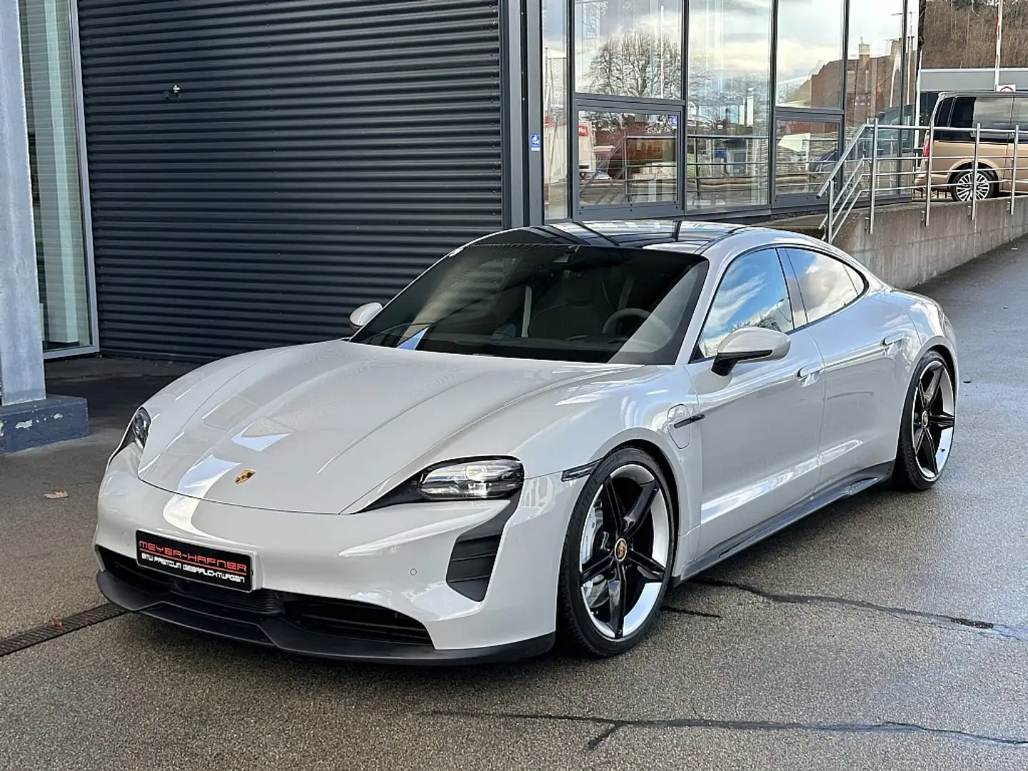 Porsche Taycan GTS  / Matrix / Carbon / Wärmepumpe Grau - 1