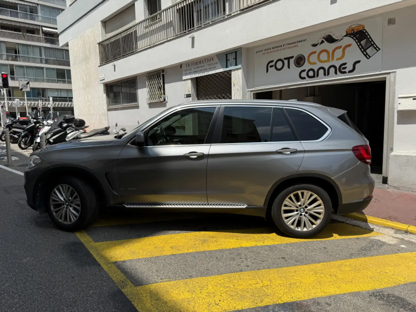 BMW X5 (F15) XDRIVE30DA 258CH LOUNGE PLUS Gris - 2