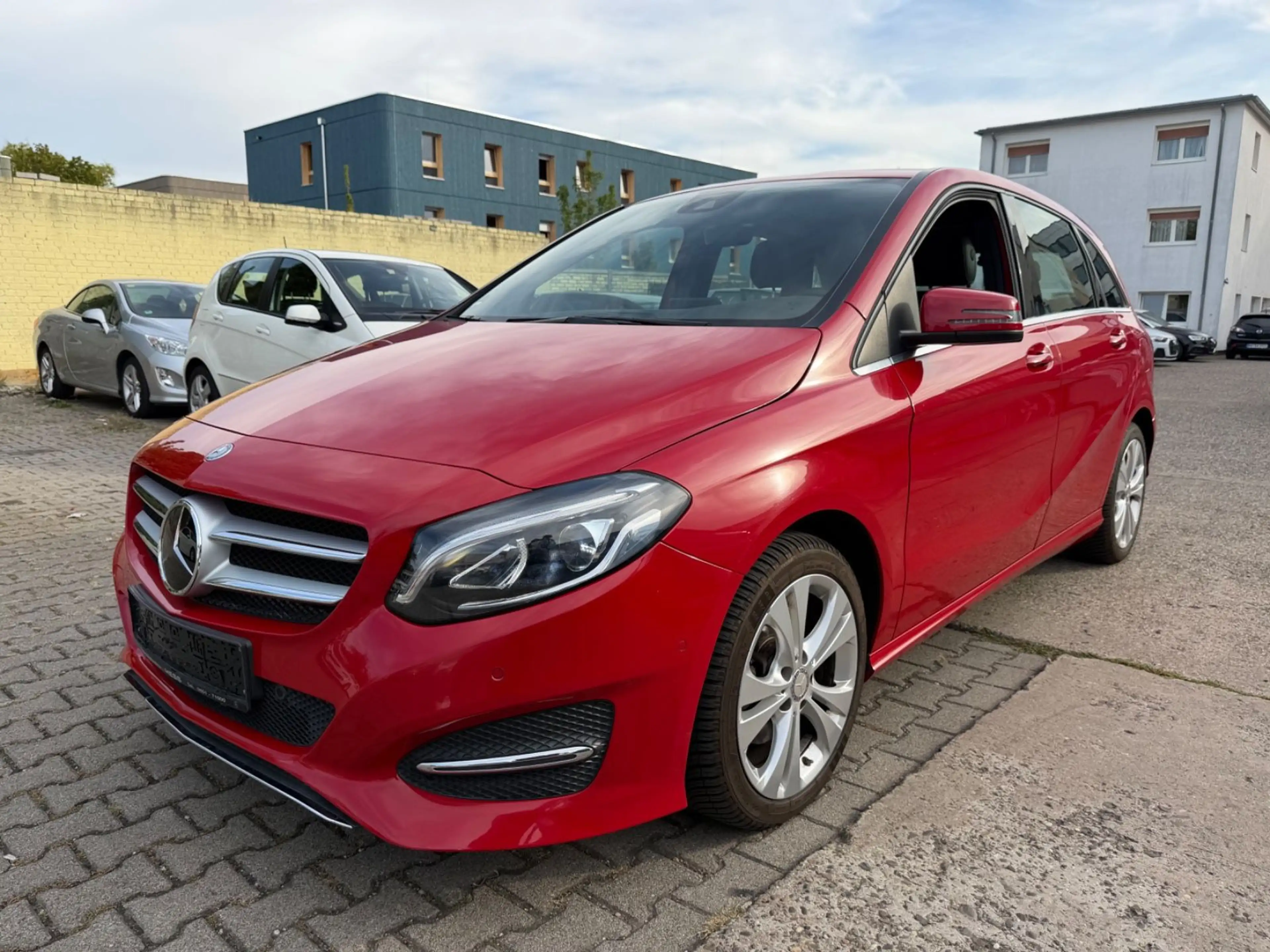 Mercedes-Benz B 180 /ACC/HARMAN/KARDON/SPORT/MEMORY/