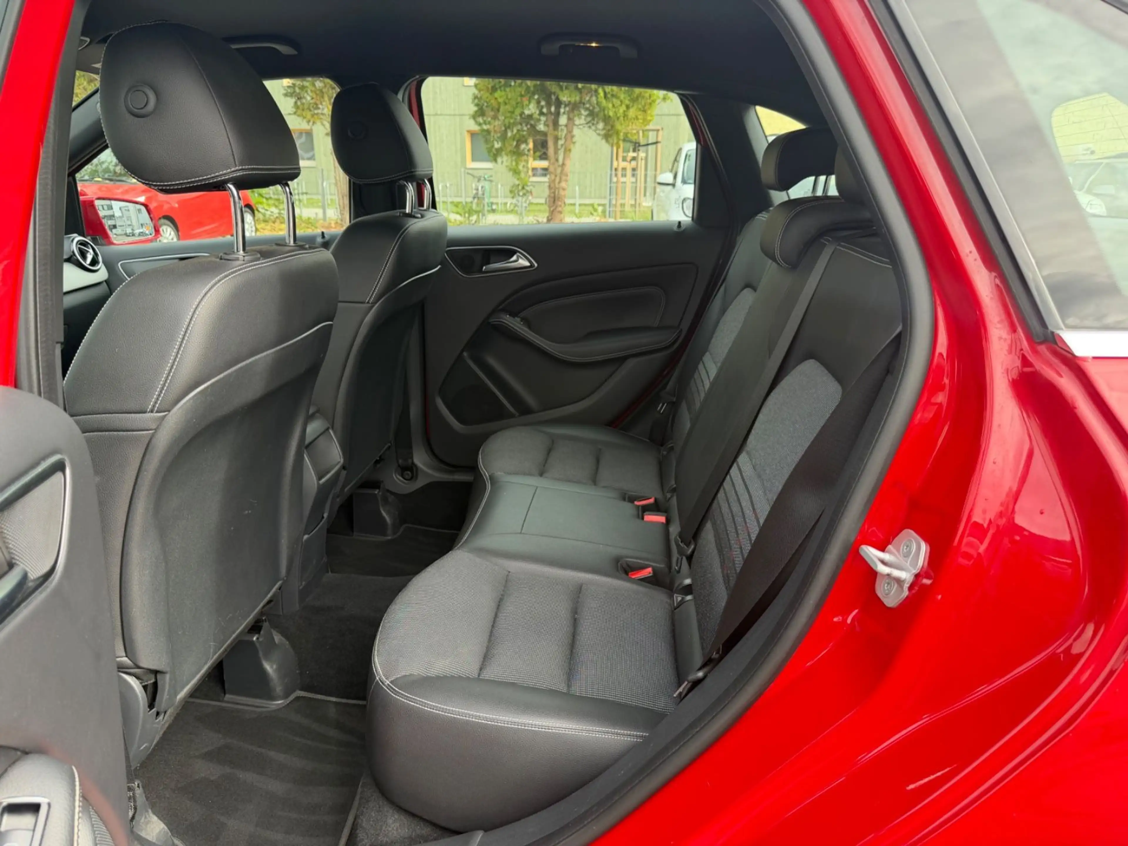 Mercedes-Benz B 180 /ACC/HARMAN/KARDON/SPORT/MEMORY/ — photo 11