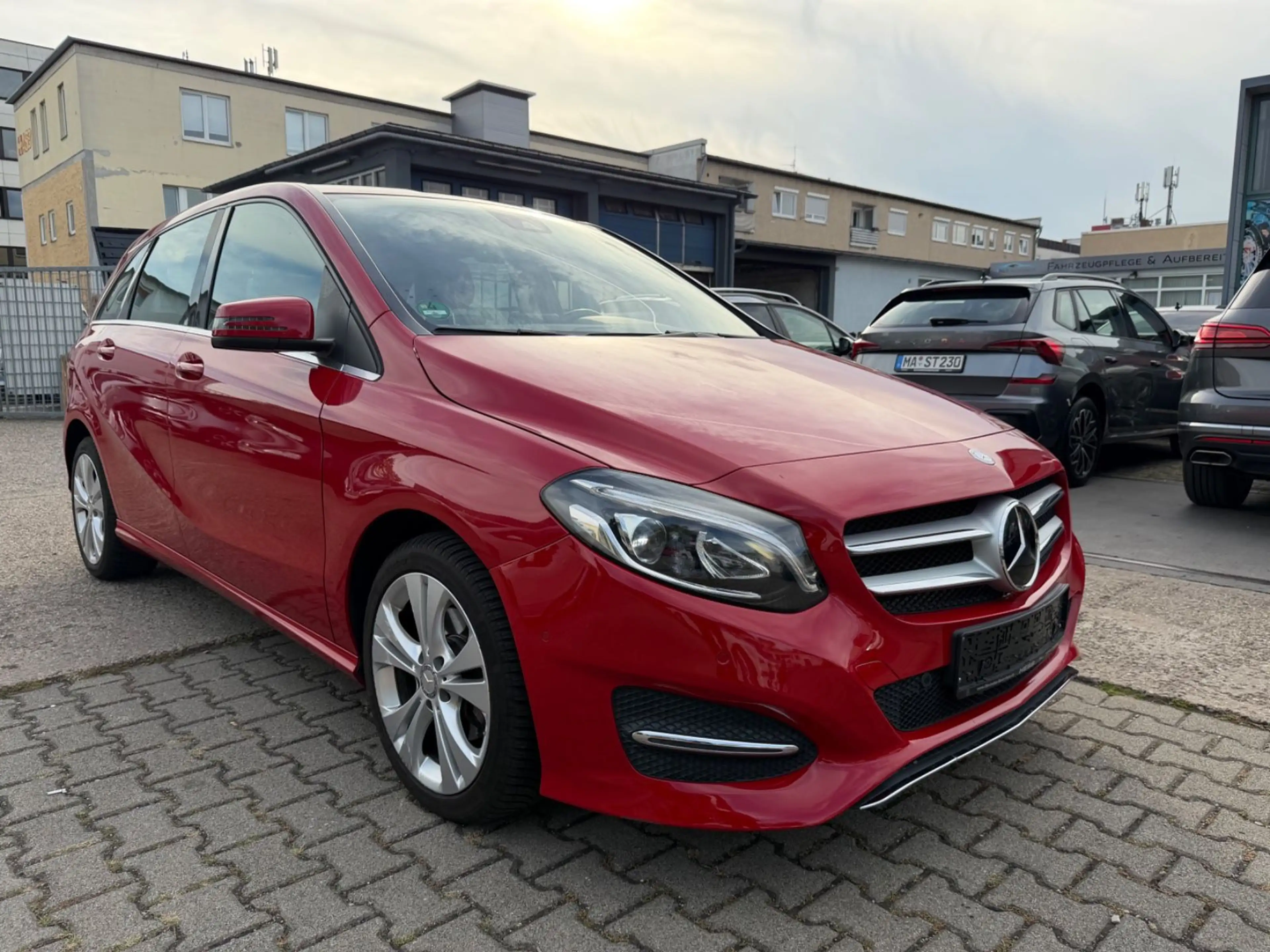 Mercedes-Benz B 180 /ACC/HARMAN/KARDON/SPORT/MEMORY/ — photo 2