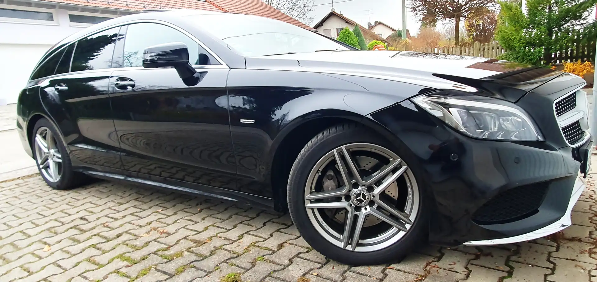 Mercedes-Benz CLS 350 d Shooting Brake 4Matic 9G-TRONIC Final Edition Schwarz - 2
