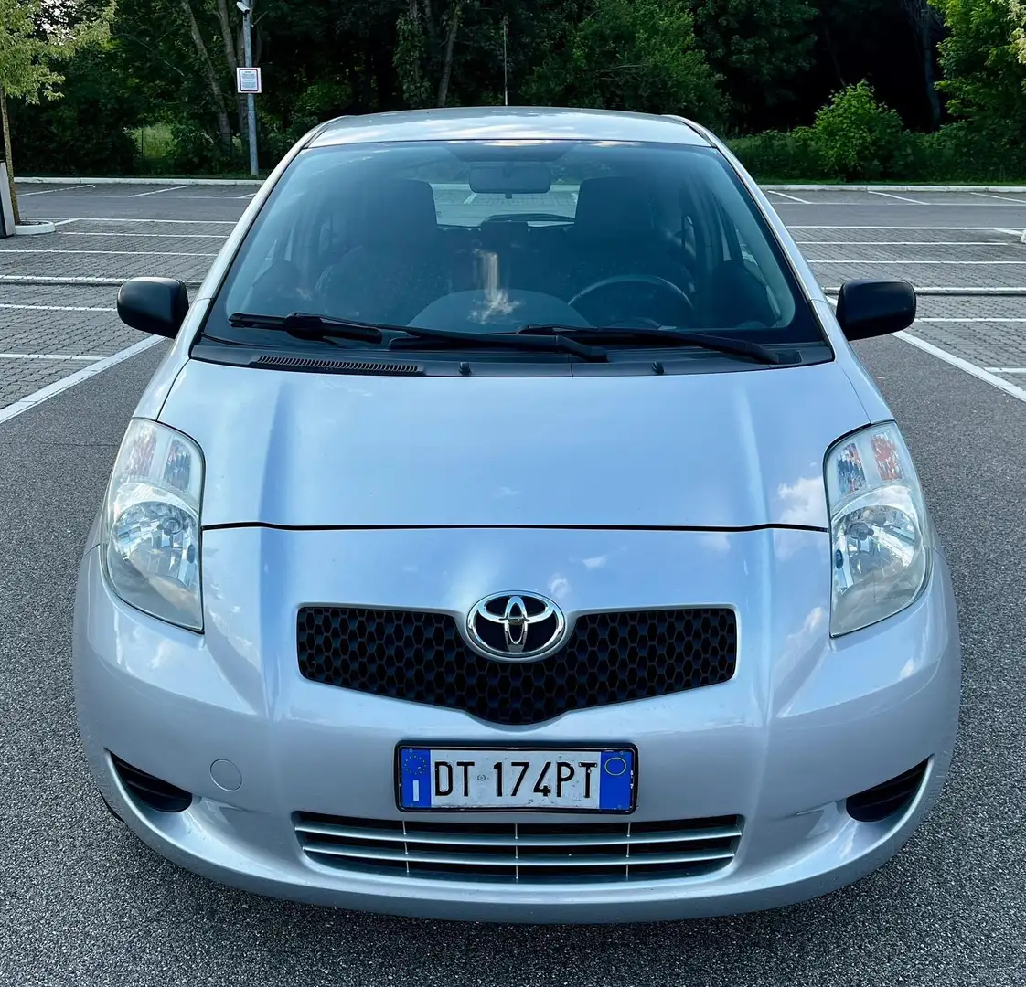 Toyota Yaris 3p 1.0 Navi Argintiu - 1