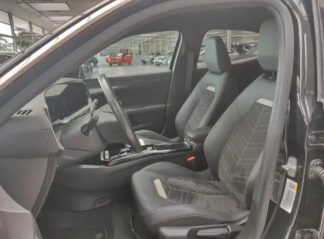 Opel Mokka-E view 11