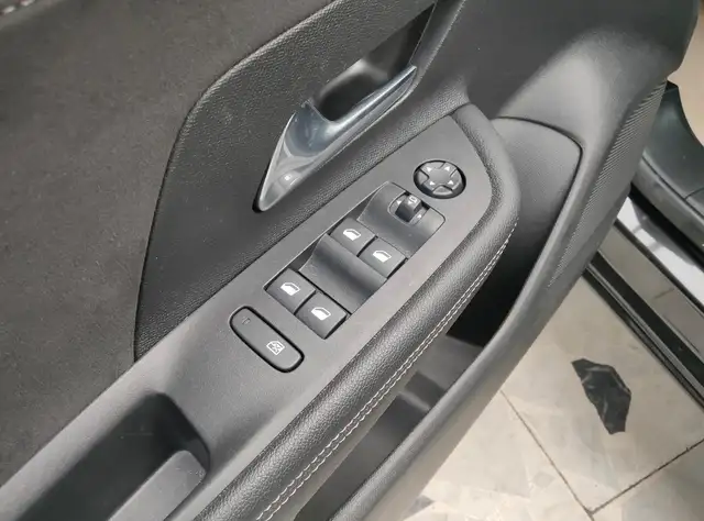 Opel Mokka-E view 10