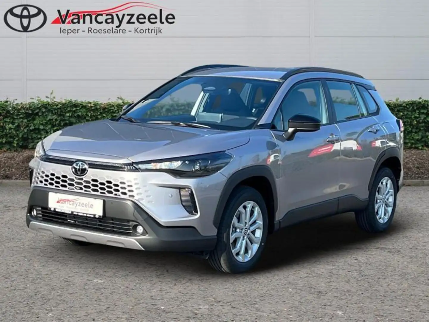 Toyota Corolla Cross Dynamic+Safetypack+cam+nav+sens V&A Zilver - 1