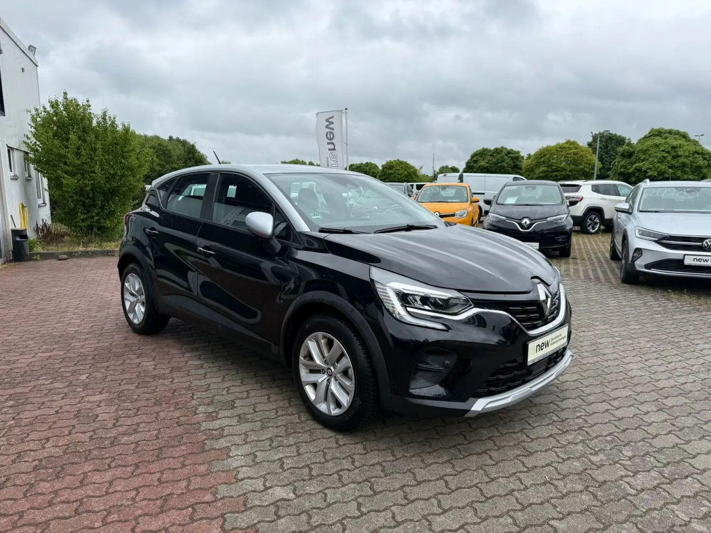 Renault Captur 140 PS Automatik Navi LED Klimaauto PDC crna - 2