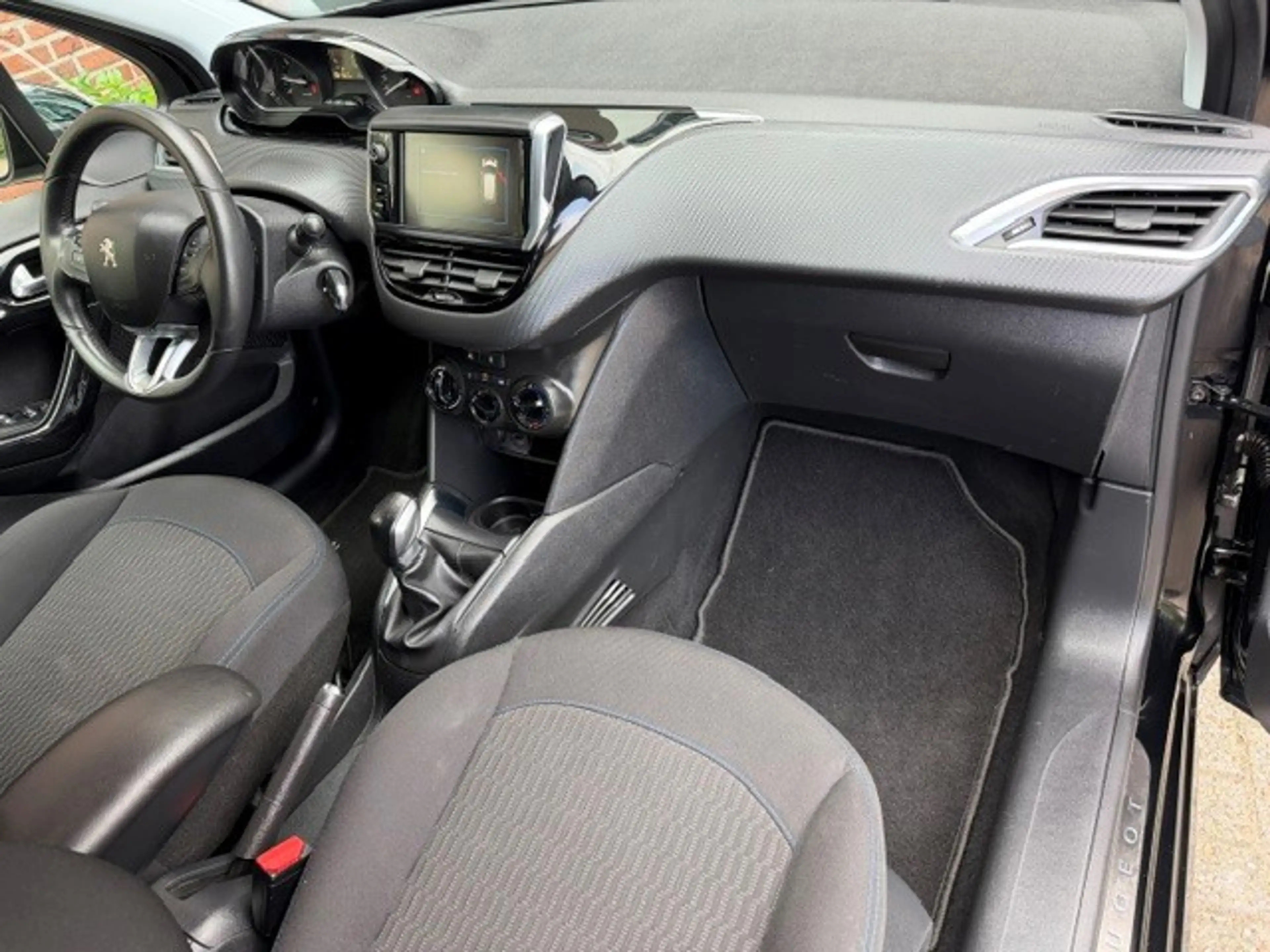Peugeot 208 1.2 PureTech Signature / bj.2019 / kleur: zwart/ n — photo 7