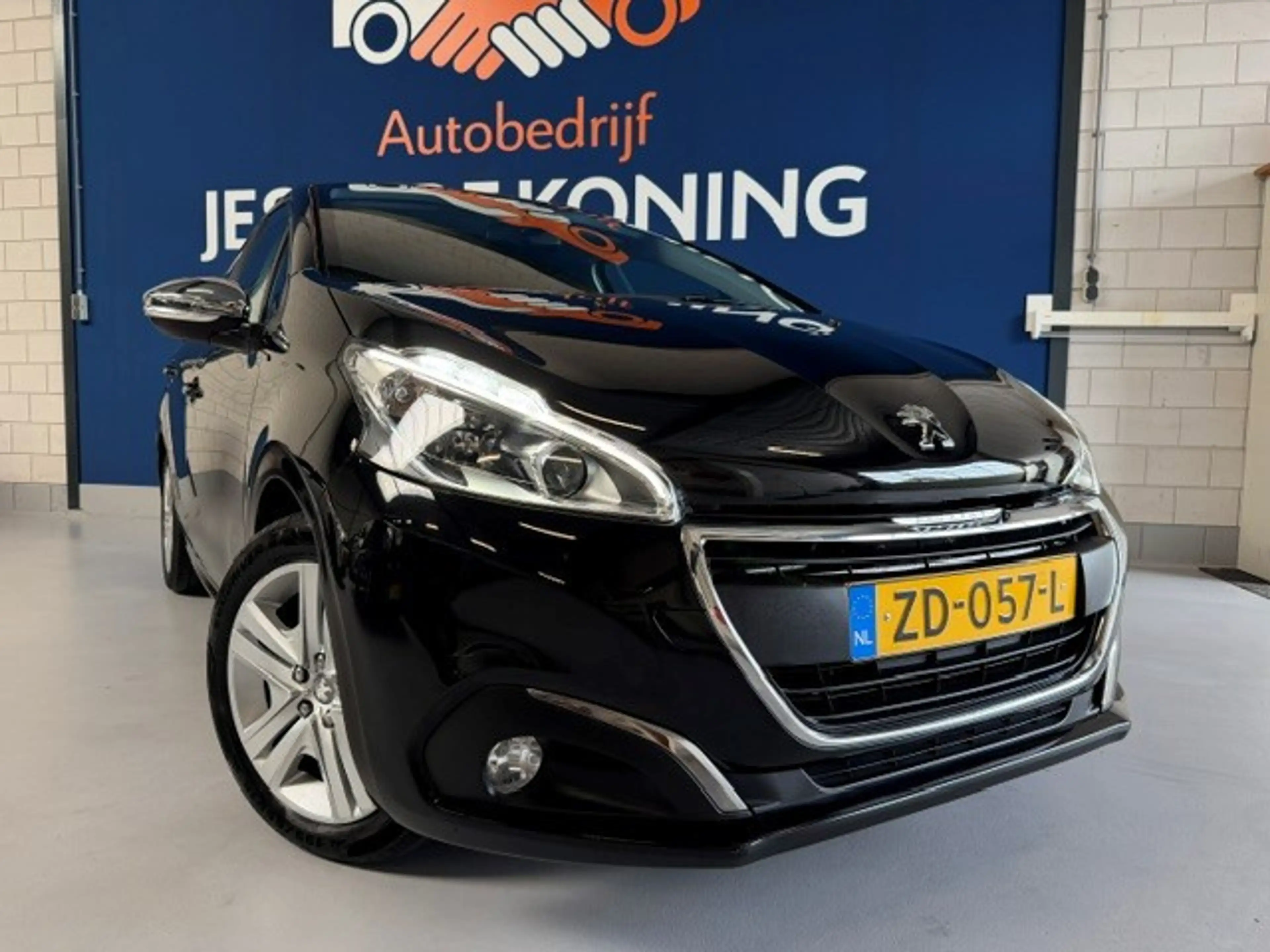 Peugeot 208 1.2 PureTech Signature / bj.2019 / kleur: zwart/ n — photo 2