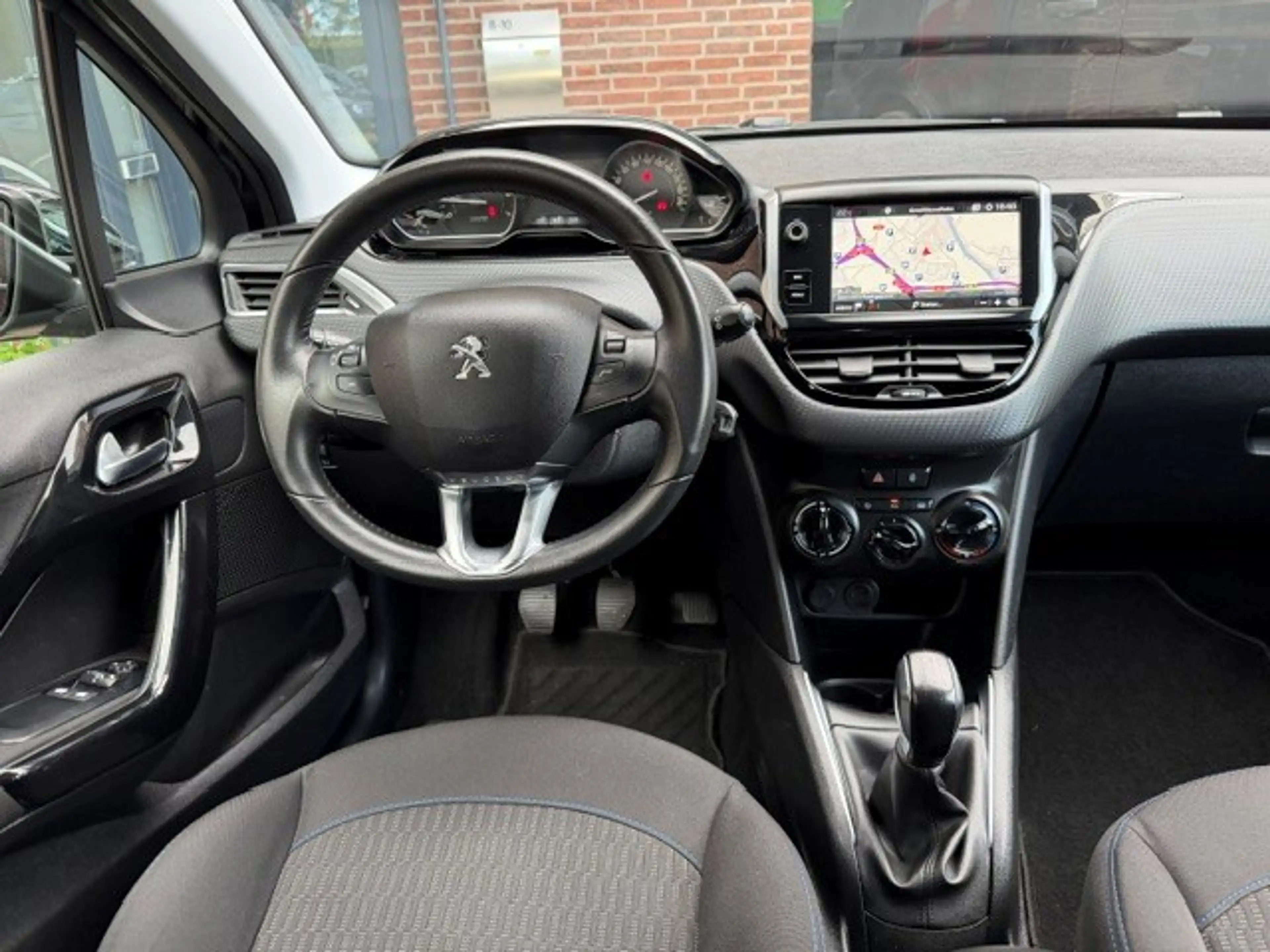 Peugeot 208 1.2 PureTech Signature / bj.2019 / kleur: zwart/ n — photo 15