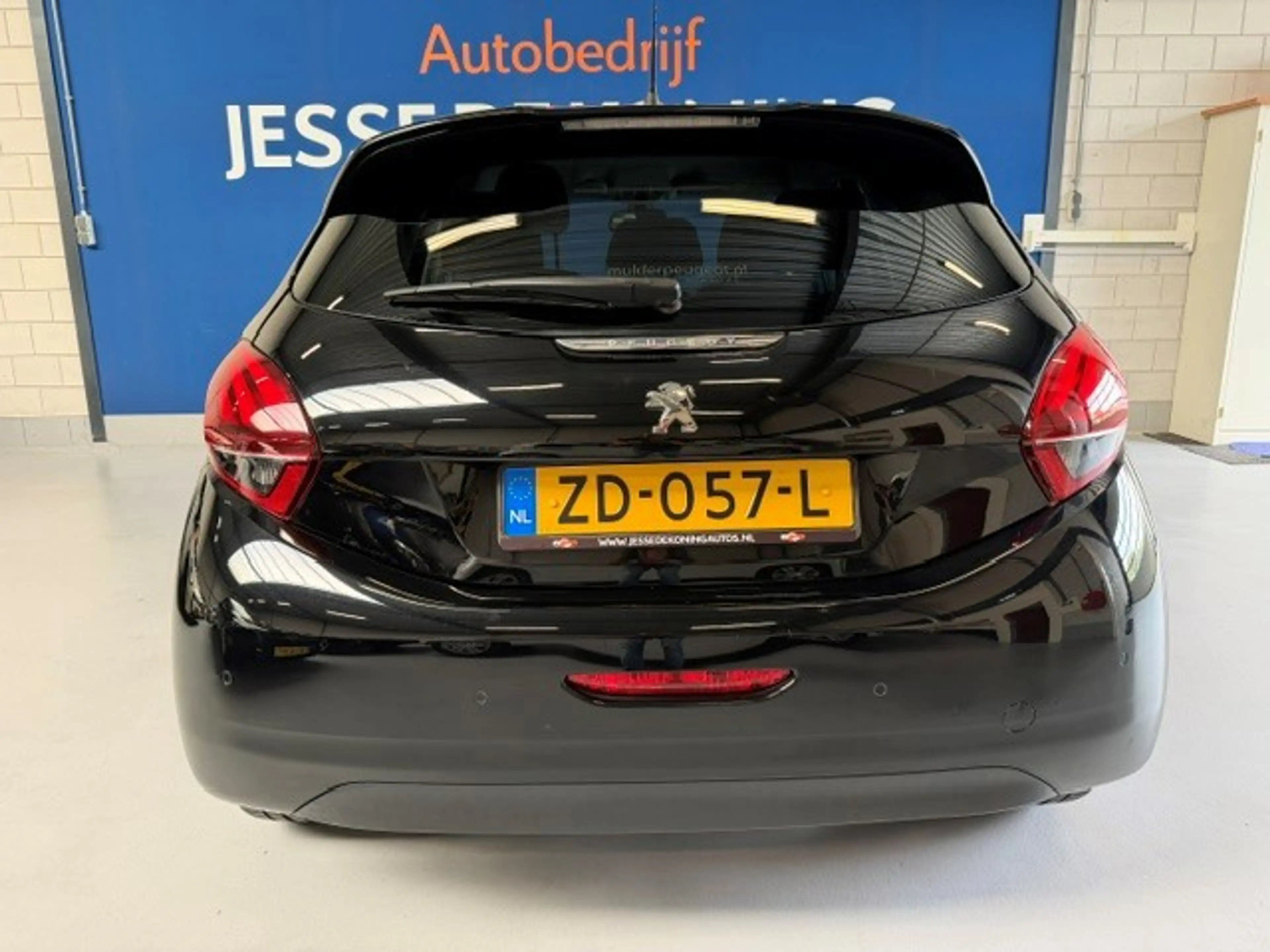 Peugeot 208 1.2 PureTech Signature / bj.2019 / kleur: zwart/ n — photo 10