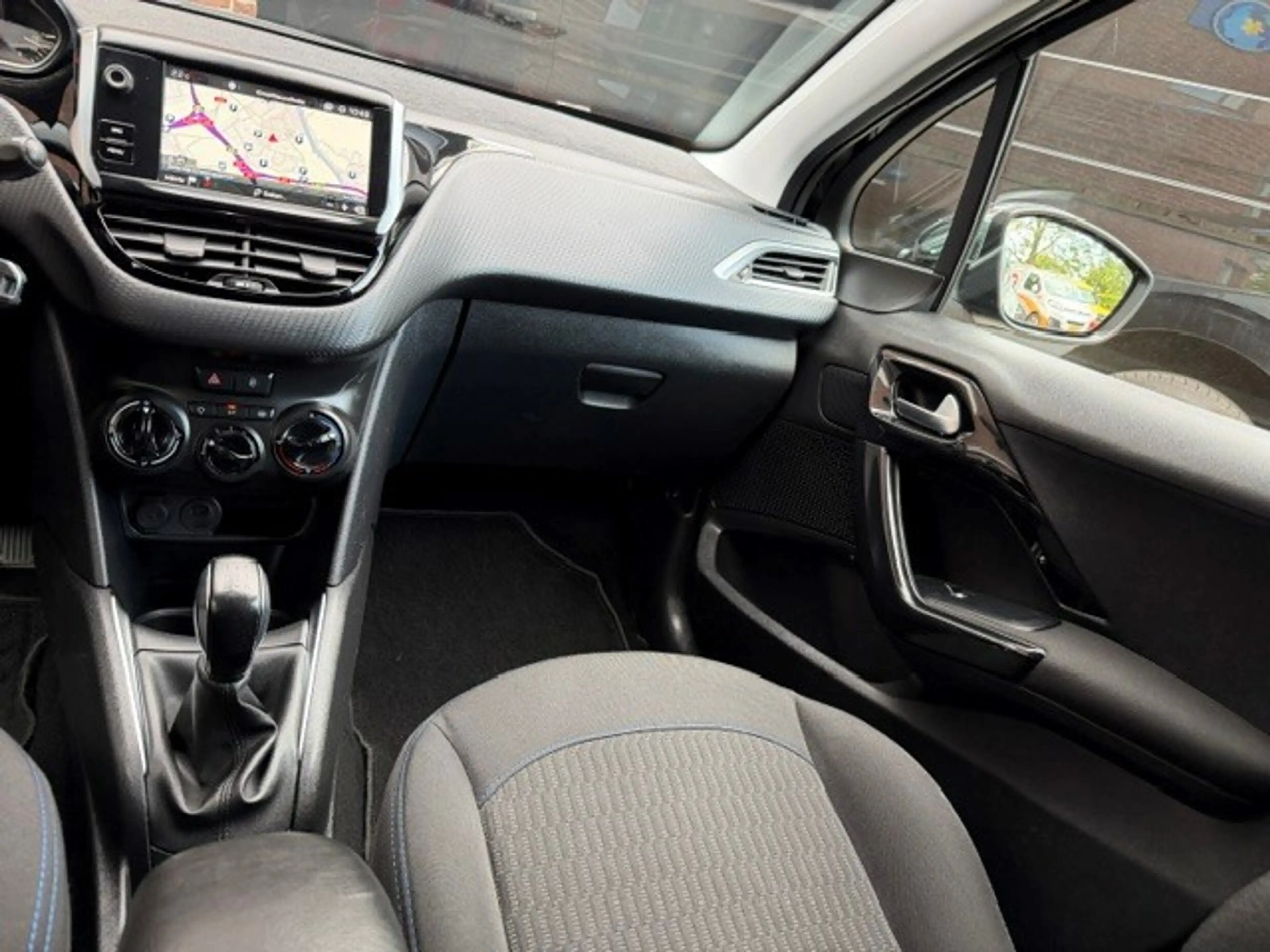 Peugeot 208 1.2 PureTech Signature / bj.2019 / kleur: zwart/ n — photo 12