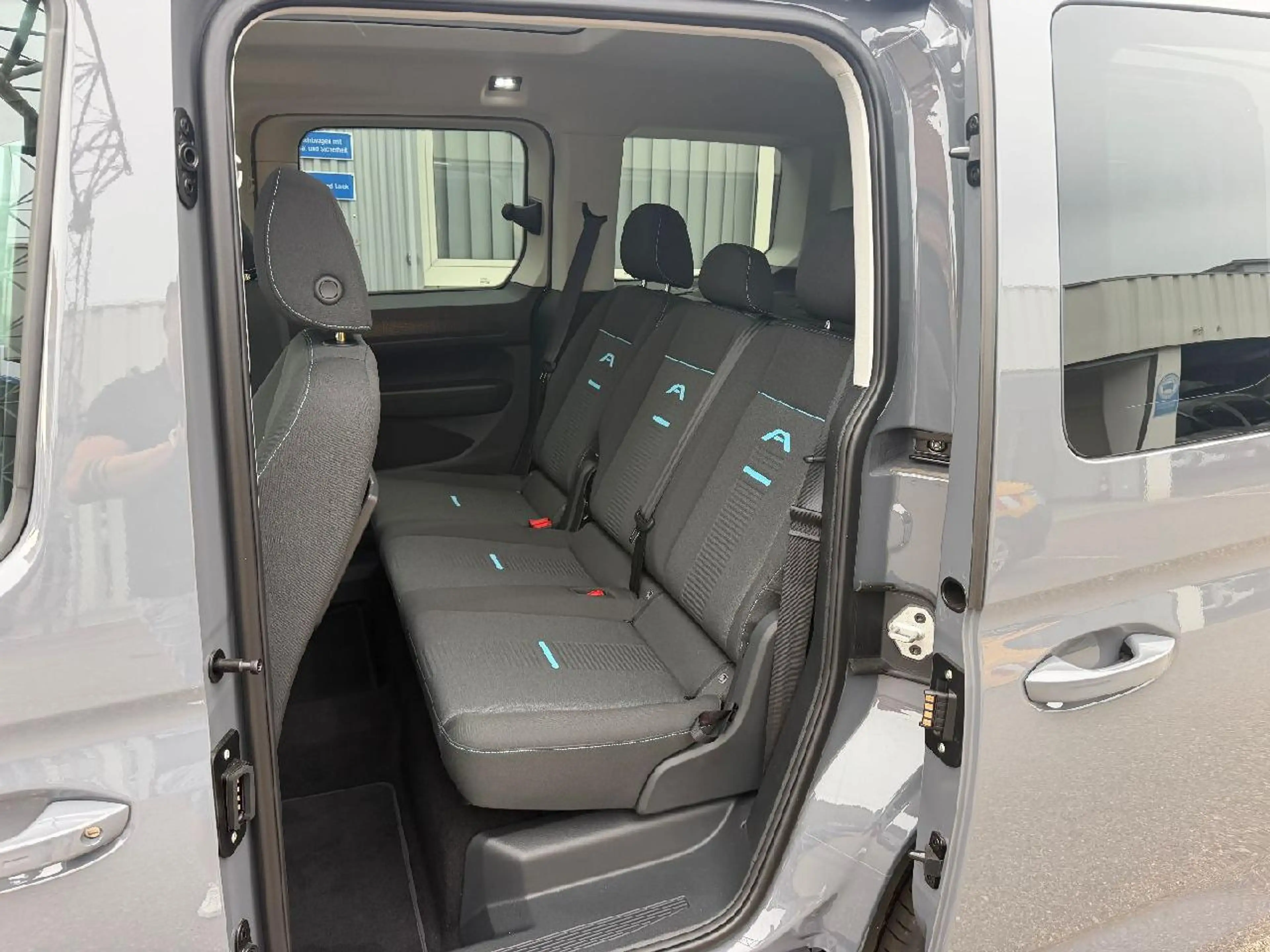 Ford Tourneo Connect Active — photo 8