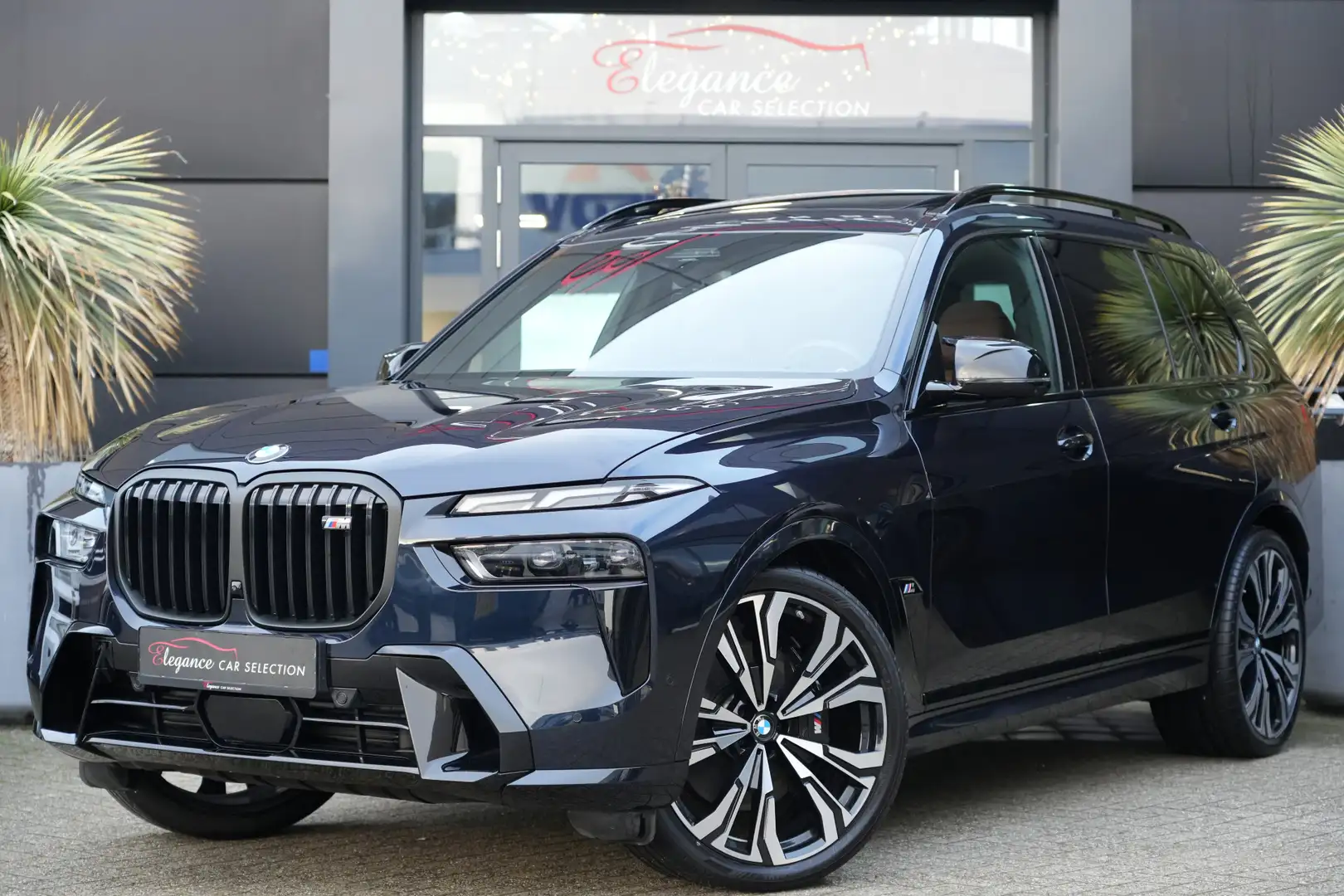 BMW X7 M60i xDrive 531pk Panoramadak/Stoelverwarming/360C Noir - 1