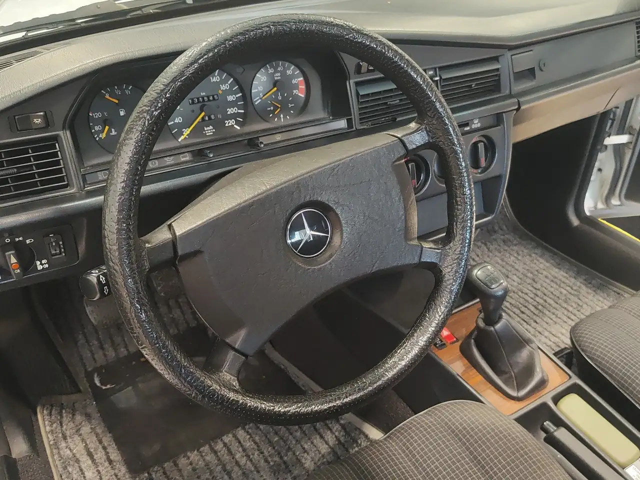 Mercedes-Benz 190 2.0 E 122cv, foto 4