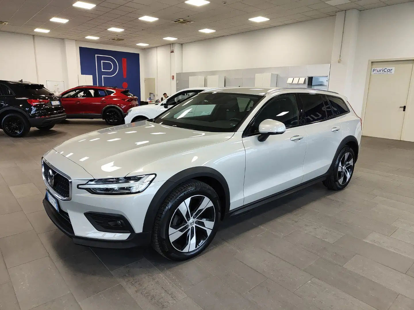 Volvo V60 Cross Country D4 190cv AWD Geartronic Navi Fari LED Cerchi18” Gri - 1