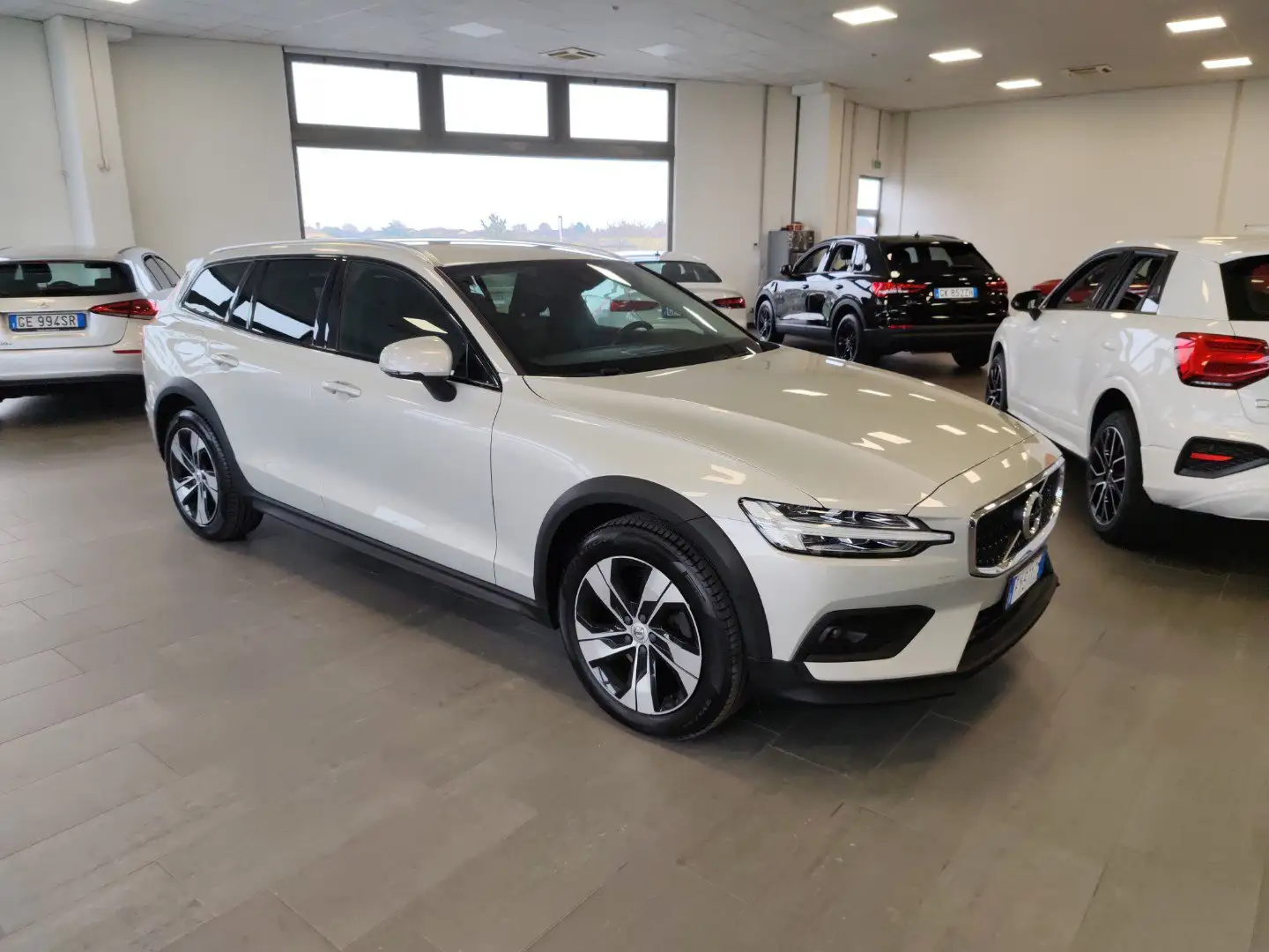 Volvo V60 Cross Country D4 190cv AWD Geartronic Navi Fari LED Cerchi18” Gri - 2