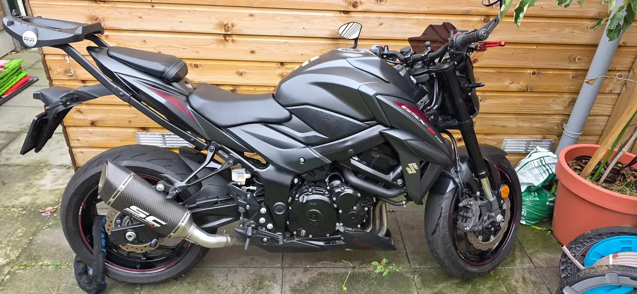 Suzuki GSX 750