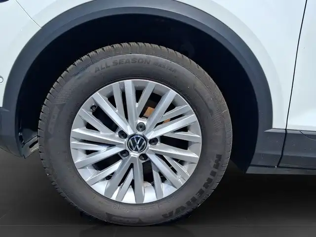 Volkswagen T-Roc view 7