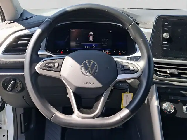 Volkswagen T-Roc view 9
