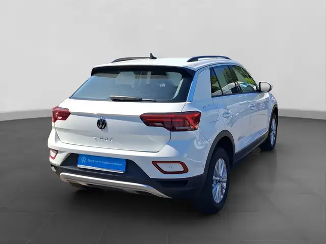 Volkswagen T-Roc view 3