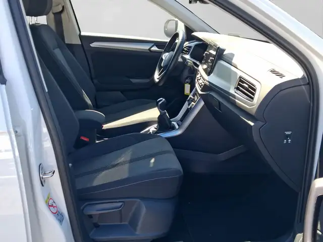 Volkswagen T-Roc view 4