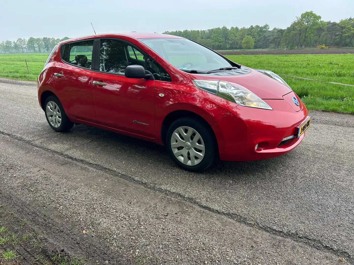 Nissan Leaf Visia 24 kWh / automaat / elektrisch Rood - 2