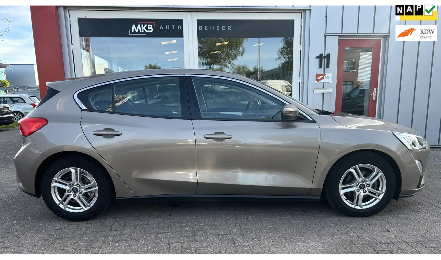 Ford Focus 1.0 EcoBoost Trend Edition Business 1e Eigenaar Grijs - 1
