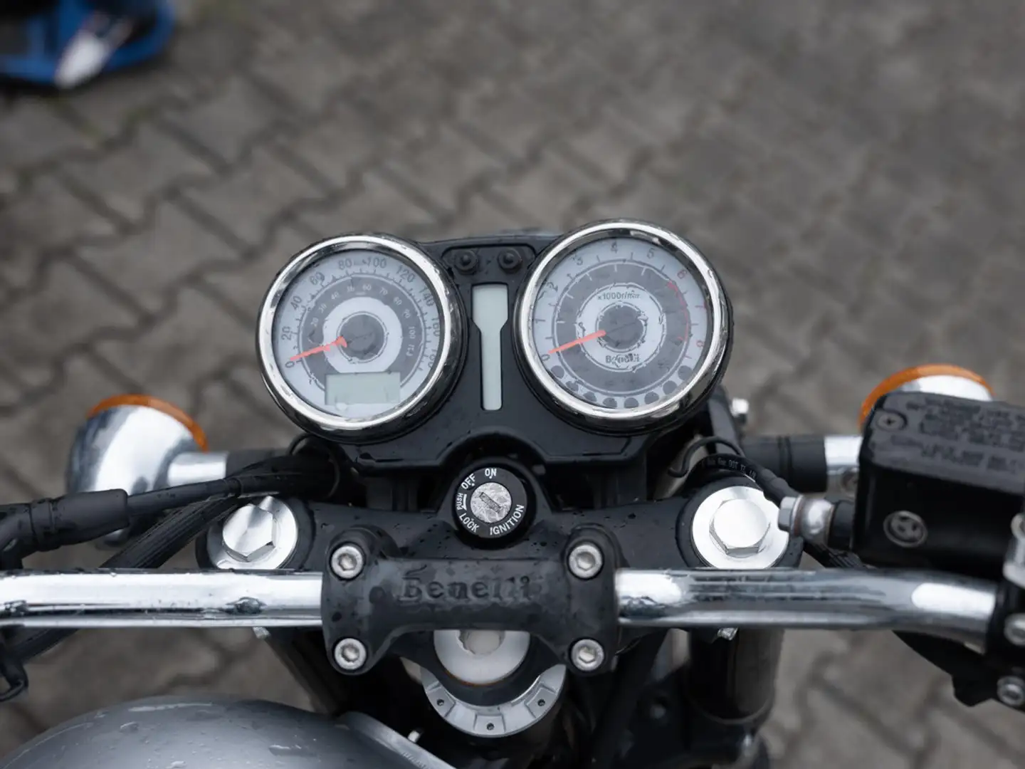 Benelli Imperiale 400 Plateado - 2