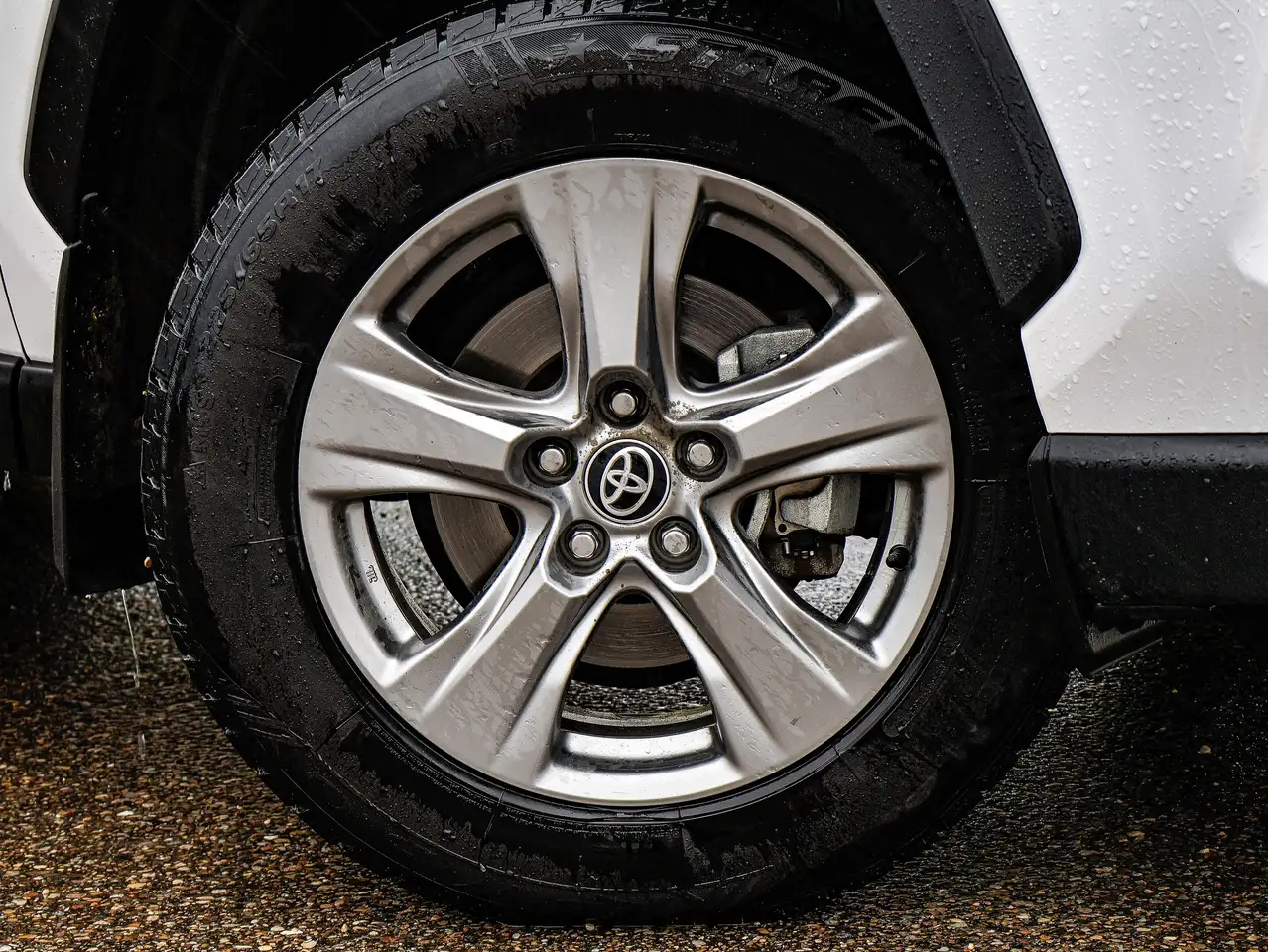 Toyota RAV 4 снимка Toyota RAV 4