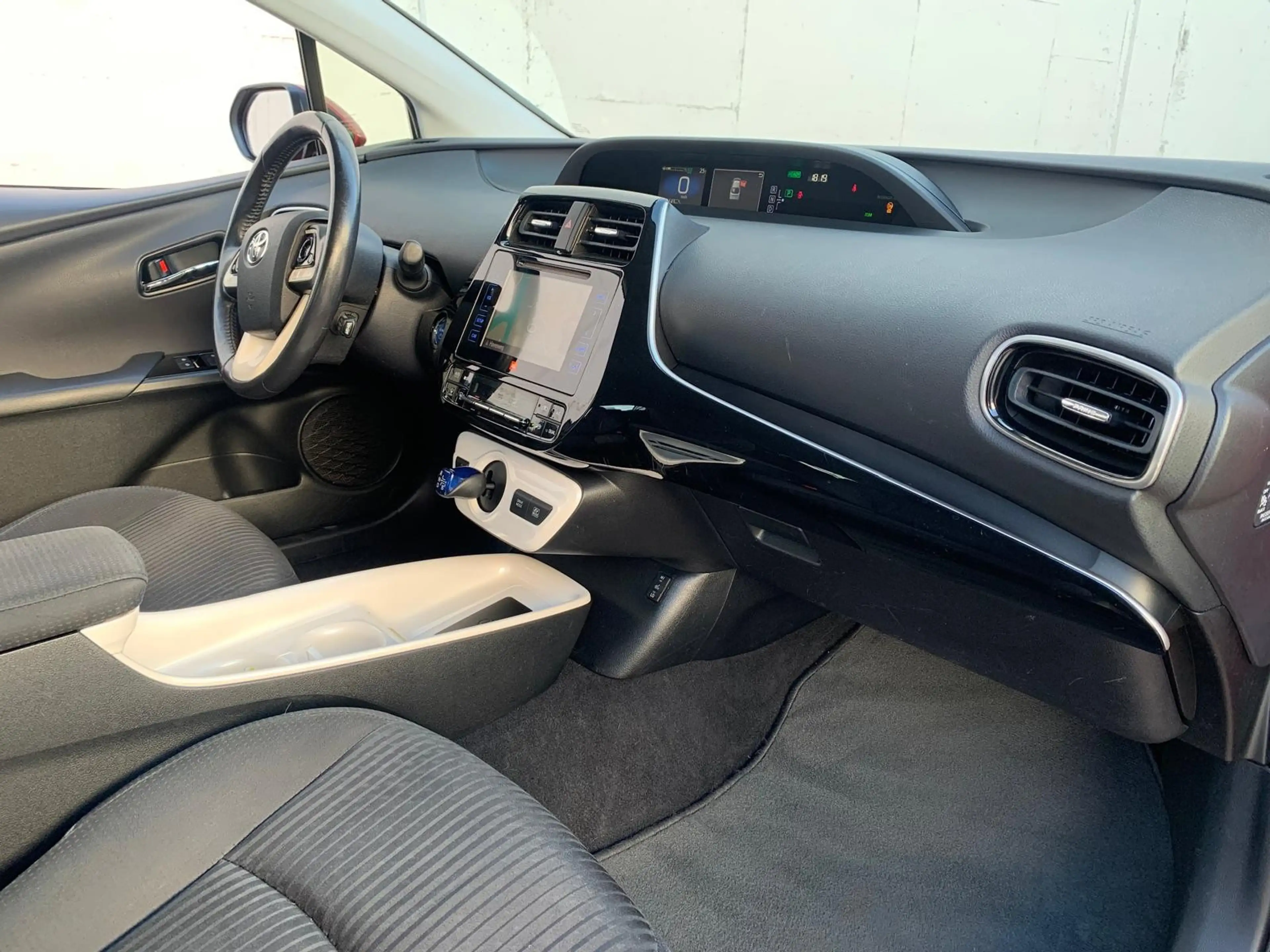 Toyota Prius 1.8 Hybrid Executive Clima - trekhaak - bluetooth — photo 4