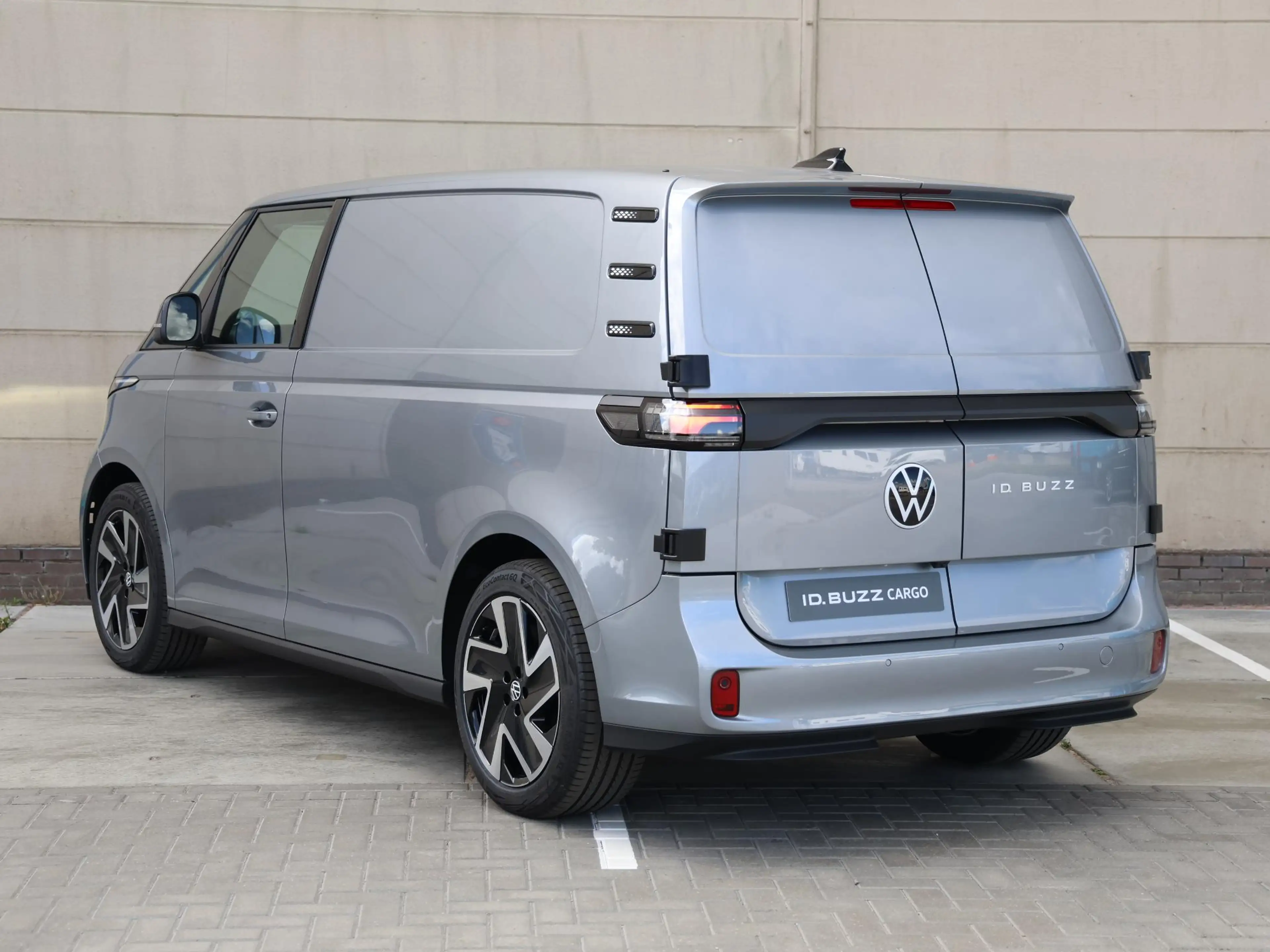 Volkswagen ID. Buzz Cargo Bulli Limited Edition Elektromotor 210 kW (286 pk) — photo 11