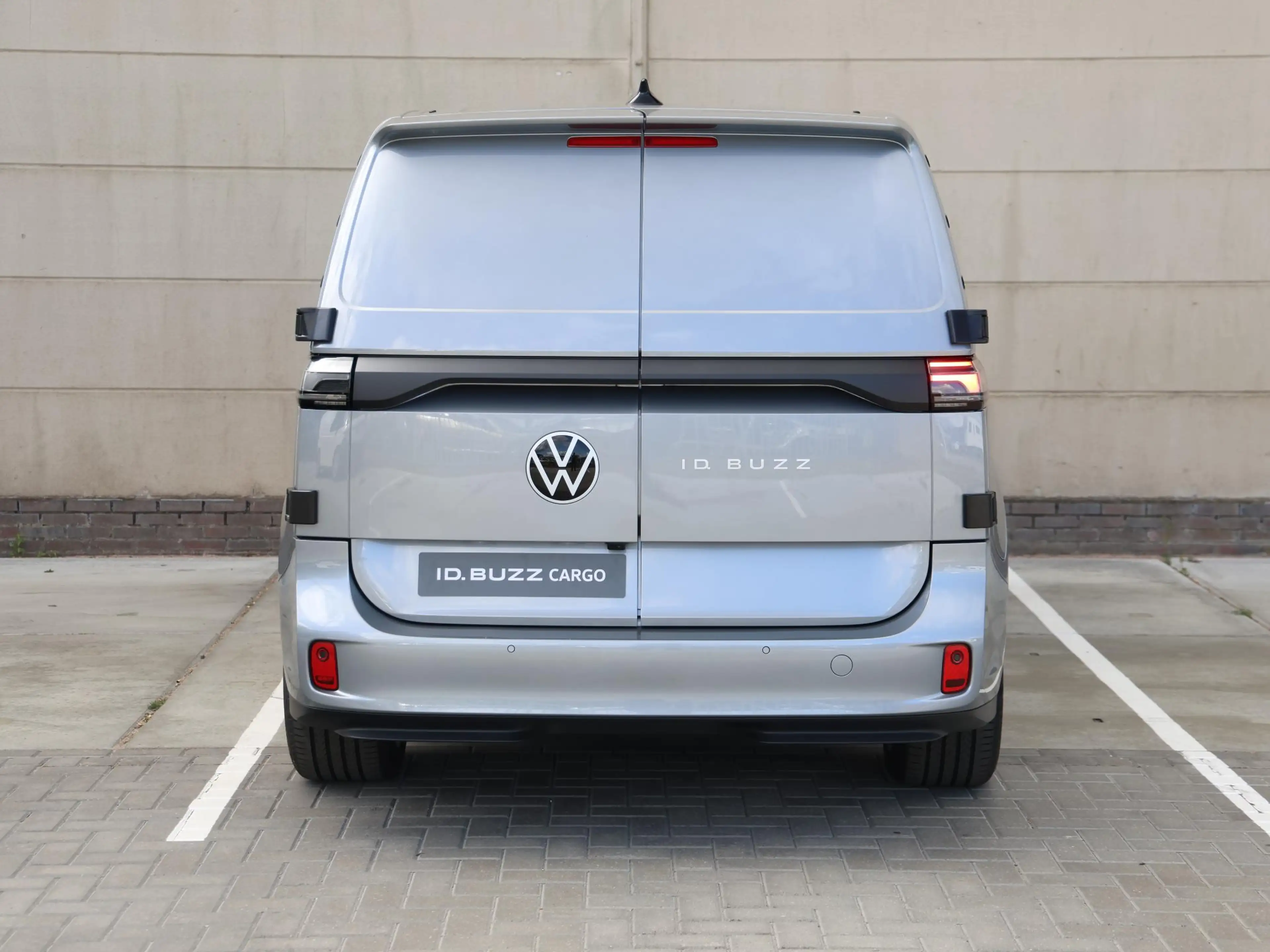 Volkswagen ID. Buzz Cargo Bulli Limited Edition Elektromotor 210 kW (286 pk) — photo 6
