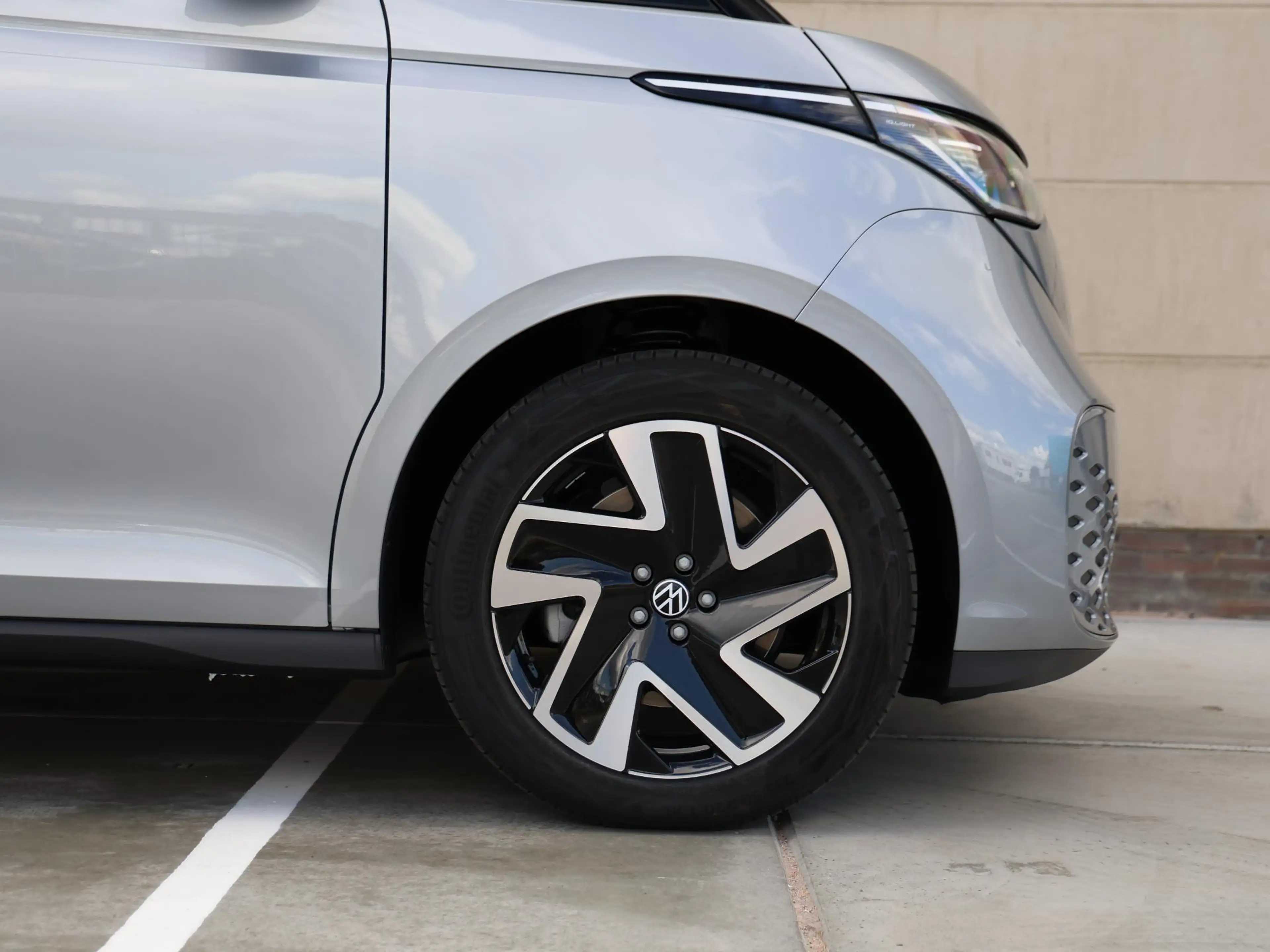 Volkswagen ID. Buzz Cargo Bulli Limited Edition Elektromotor 210 kW (286 pk) — photo 15