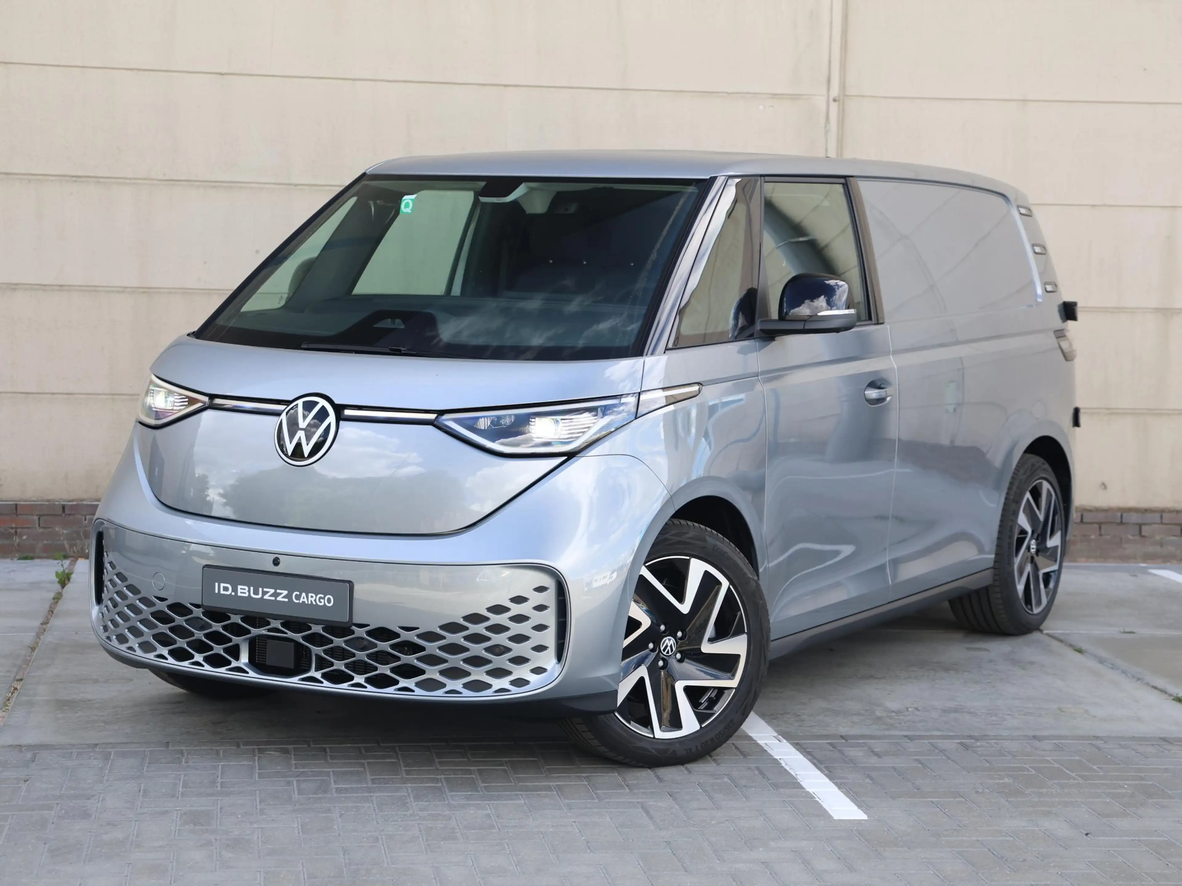 Volkswagen ID. Buzz Cargo Bulli Limited Edition Elektromotor 210 kW (286 pk) — photo 9
