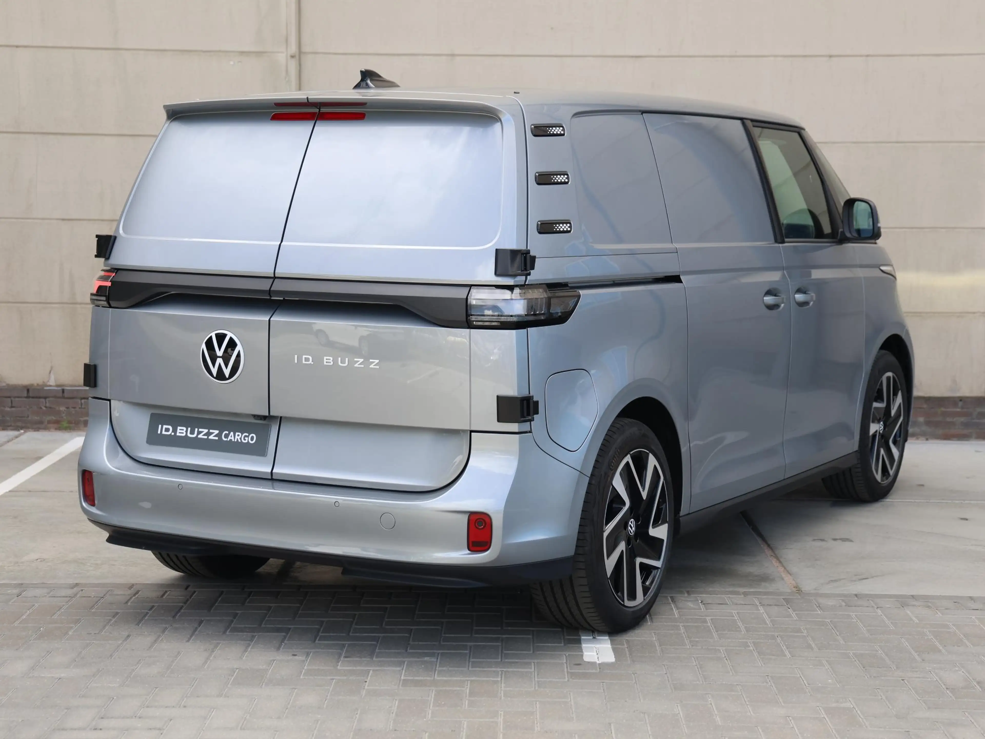 Volkswagen ID. Buzz Cargo Bulli Limited Edition Elektromotor 210 kW (286 pk) — photo 5