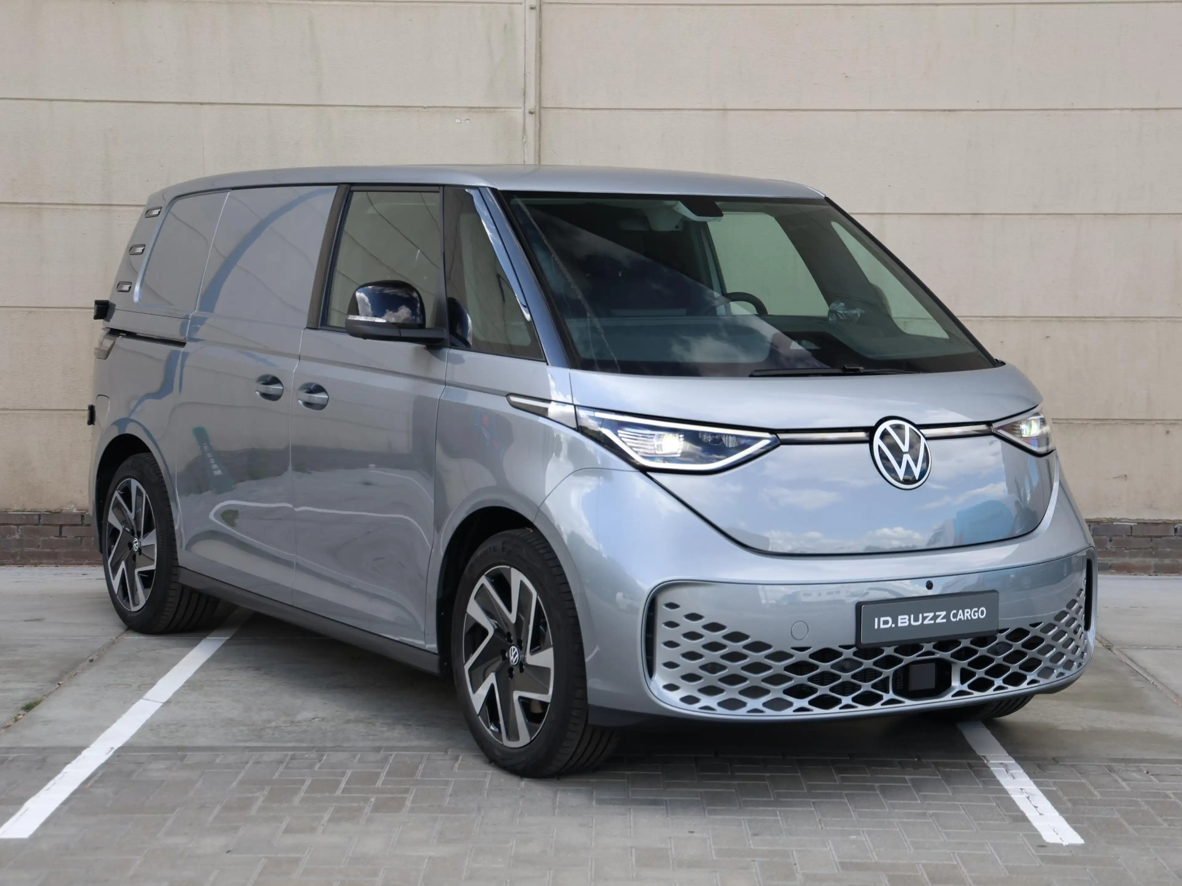 Volkswagen ID. Buzz Cargo Bulli Limited Edition Elektromotor 210 kW (286 pk) — photo 3