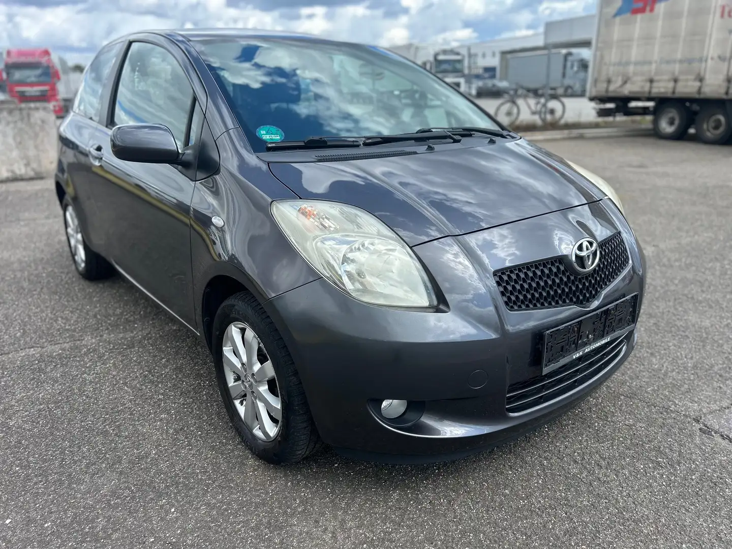 Toyota Yaris Team Gris - 2