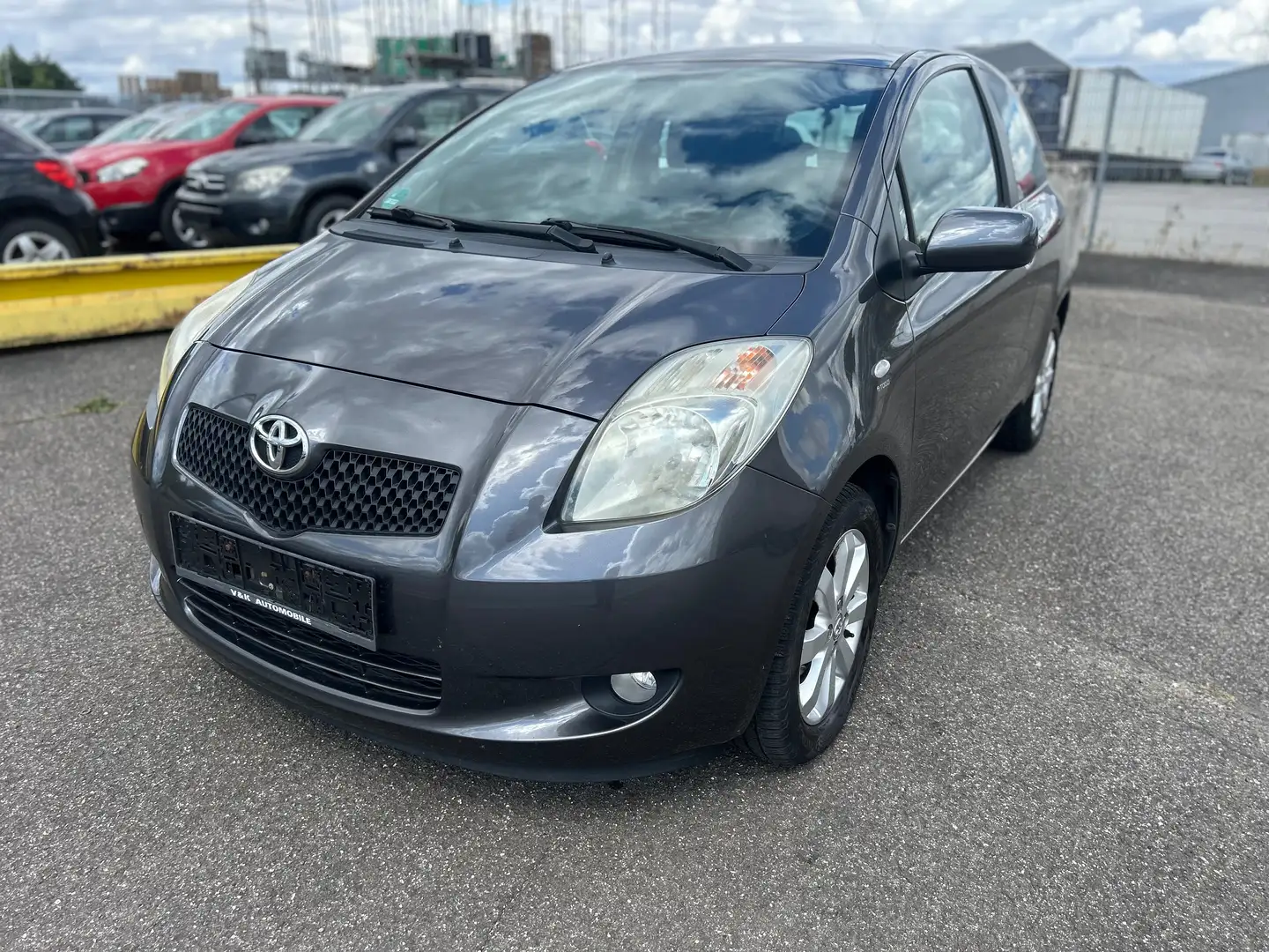 Toyota Yaris Team Gris - 1
