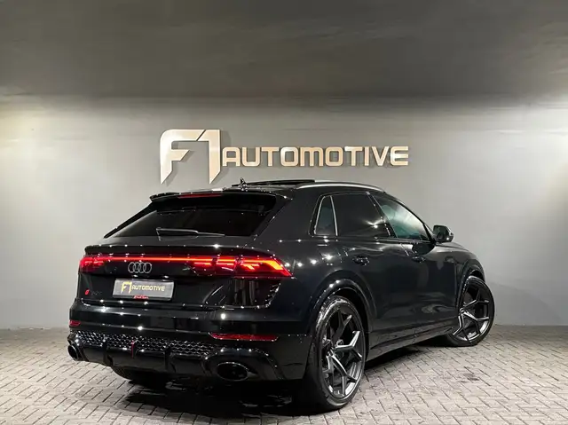 Audi RS Q8 view 3