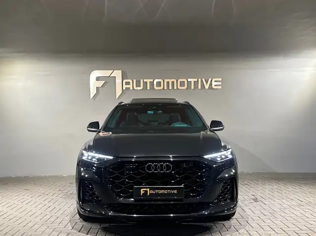Audi RS Q8 view 10