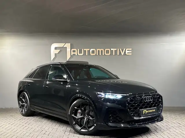 Audi RS Q8 view 8