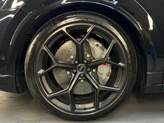 Audi RS Q8 view 7