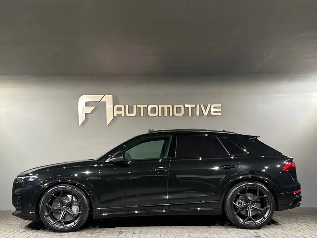 Audi RS Q8 view 11