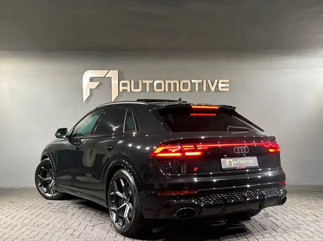 Audi RS Q8 view 9