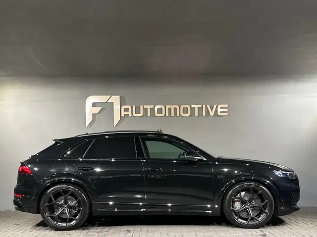 Audi RS Q8 view 14