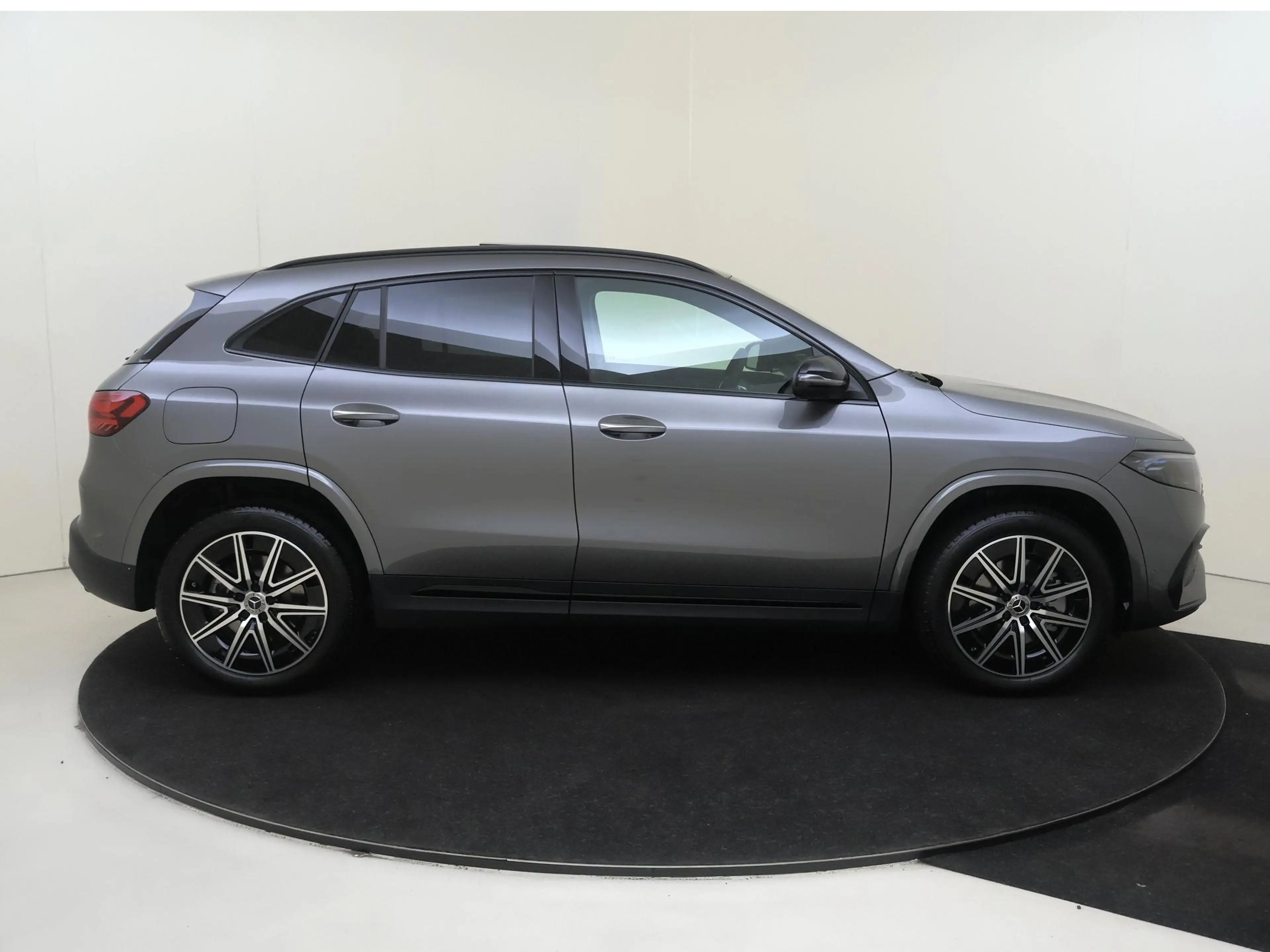 Mercedes-Benz EQA 250 250+ Business Solution AMG Limited 71 kWh Nightpak — photo 8