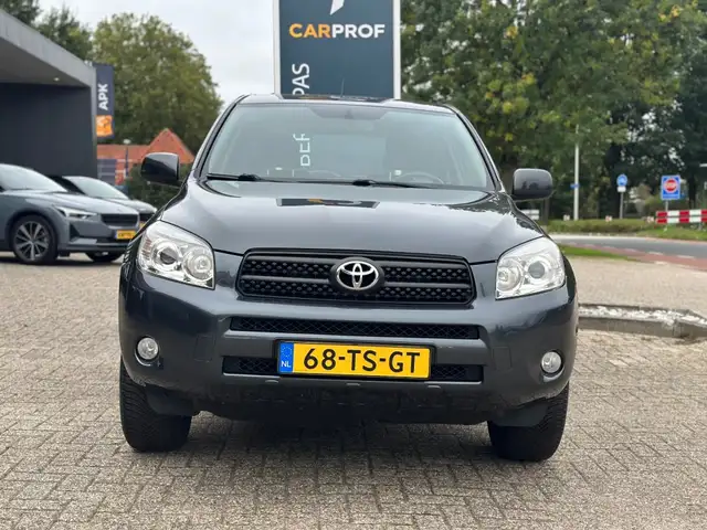 Toyota RAV4 view 6